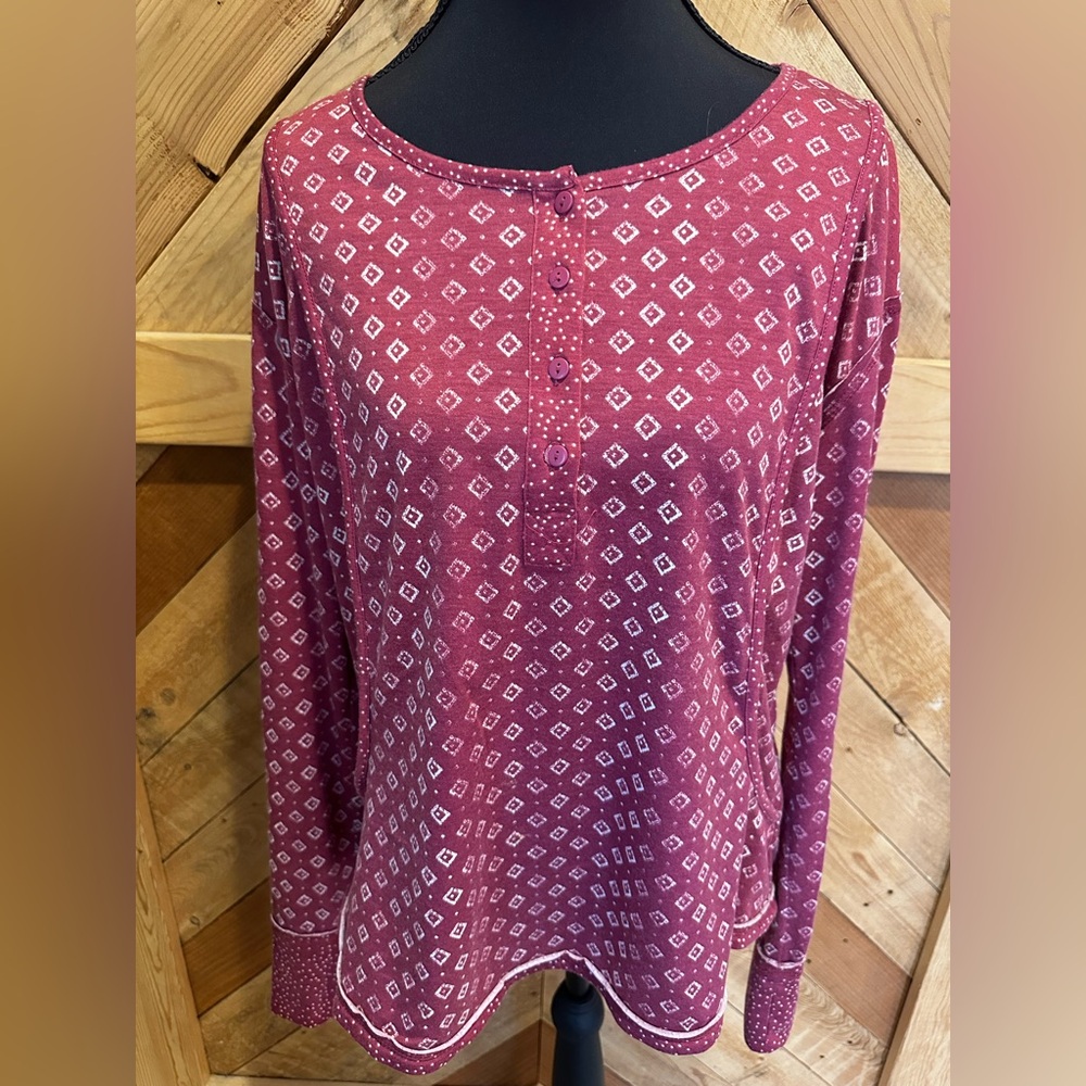 DR2 Long Sleeve Henley Top in Pinky Mauve with White Diamond Print